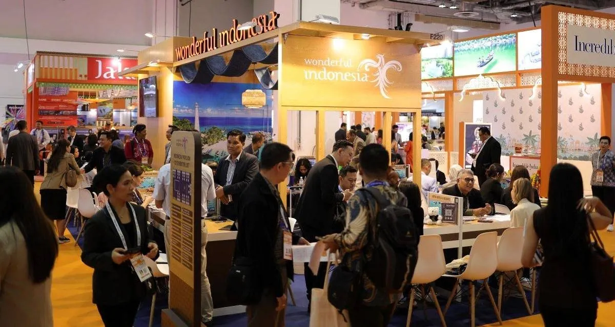 Visitors on the ITB Asia show floor